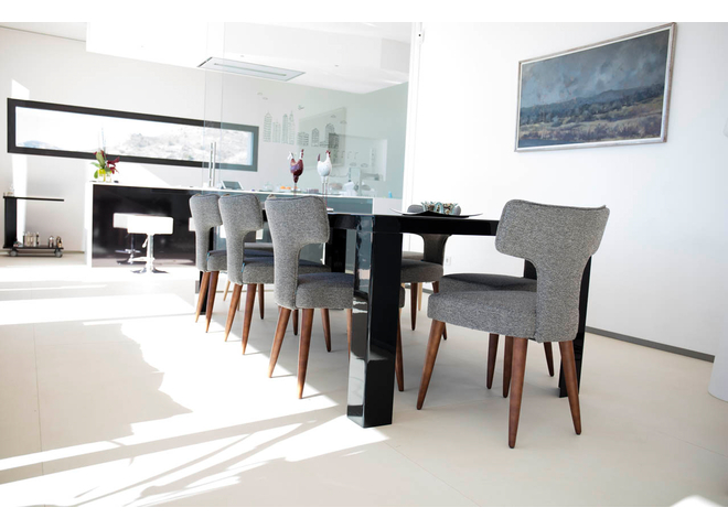 Modern European chair Quebec